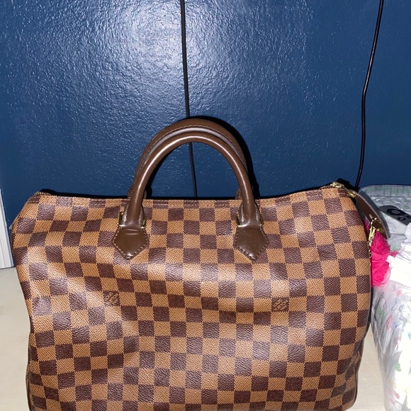 Louis Vuitton Authentic - Picture 4 of 9